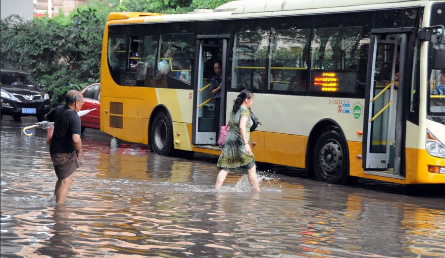 廣州早上下雨，鴻業(yè)依然全力送貨