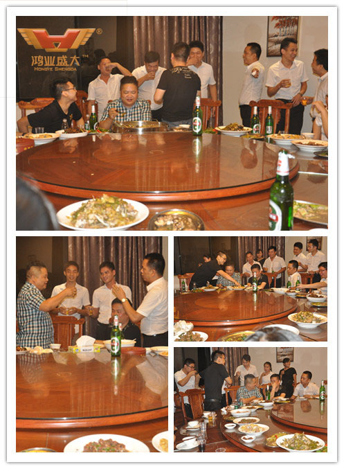  在餐桌上大家相互敬酒，你一杯，我一杯，氣氛很是融洽，當然在氣氛融洽的同時老板為每一位員工一一表達了謝意，感謝為公司的付出，同時為每位員工贈送了一盒月餅。讓員工感受到了老板以及公司對他們的厚愛