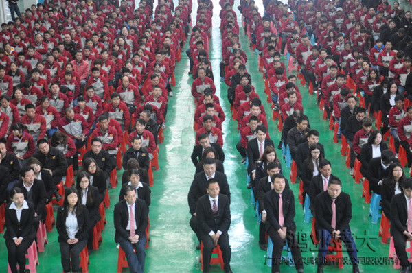 正月15早上，鴻業(yè)家具舉行員工開(kāi)工大會(huì)。