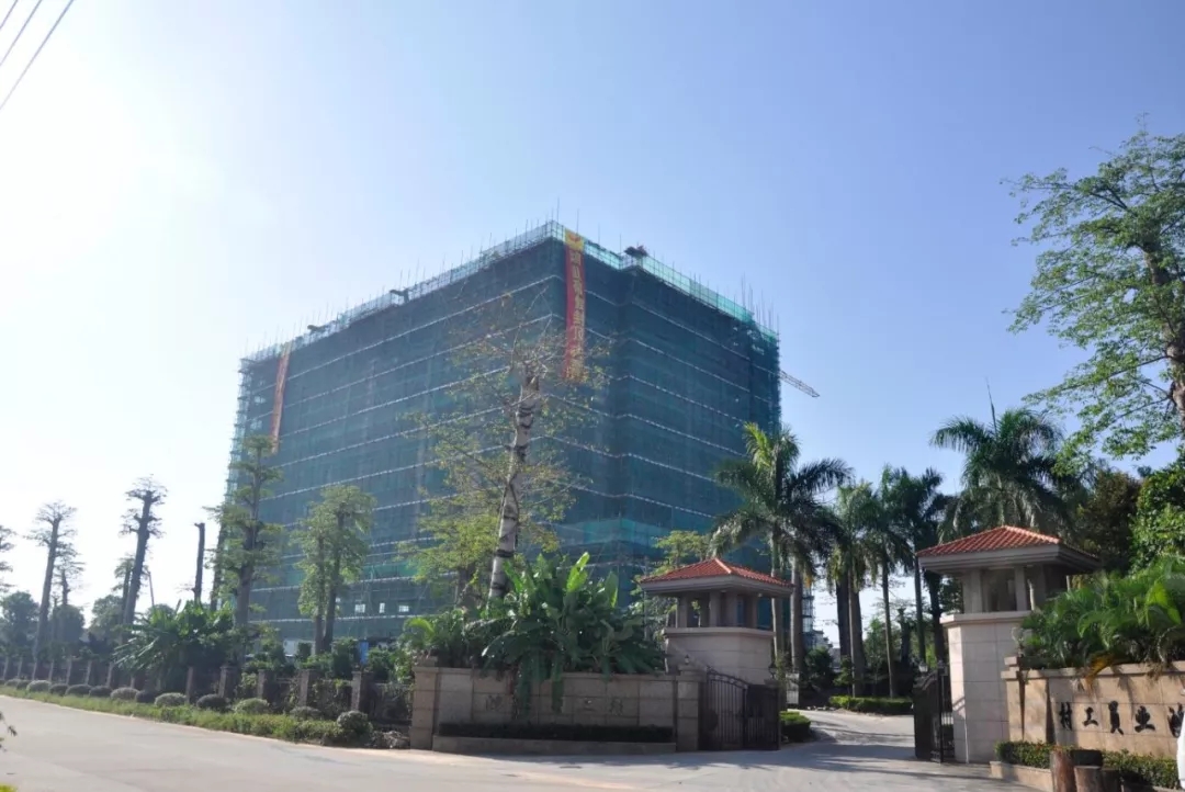 喜報：鴻業(yè)家具員工宿舍樓主體結(jié)構(gòu)順利封頂！