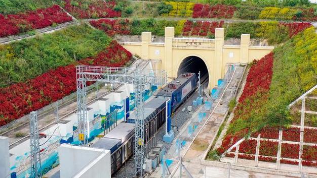 云南企业围绕中老铁路大力发展铁路经济